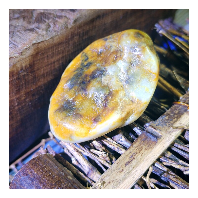 原籽天然鸡油黄皮羊脂玉籽料原石,盘盘出油盘出老羊脂新疆和田玉