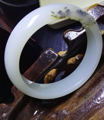水草纹和田玉籽料羊脂白玉手镯