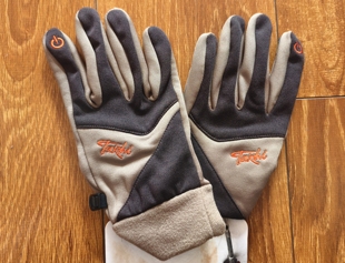 女士户外登山运动抓绒越野徒步野营攀岩跑步晨练登山触屏保暖手套