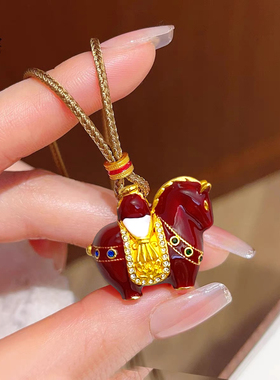 沙金珐琅彩红色马上有钱吊坠项链