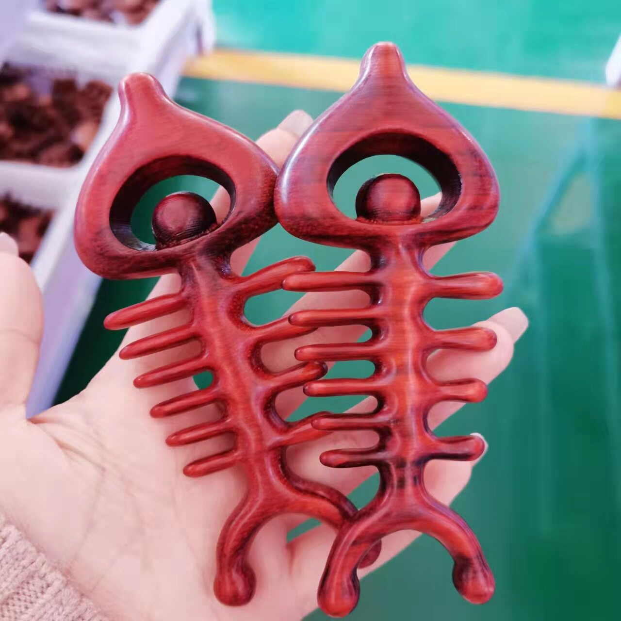 紫檀木鱼骨按梳按头部穴位经络木质经络梳厂家