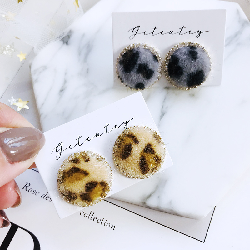 联合格韩国网红豹纹水钻毛球耳钉女时尚个性耳环纽扣日韩银针耳饰