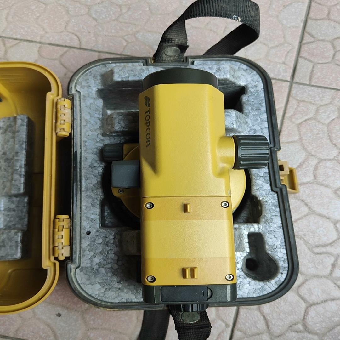 AT-B4A水准仪成色如图所示功能包好有意者请联(念奴配件）