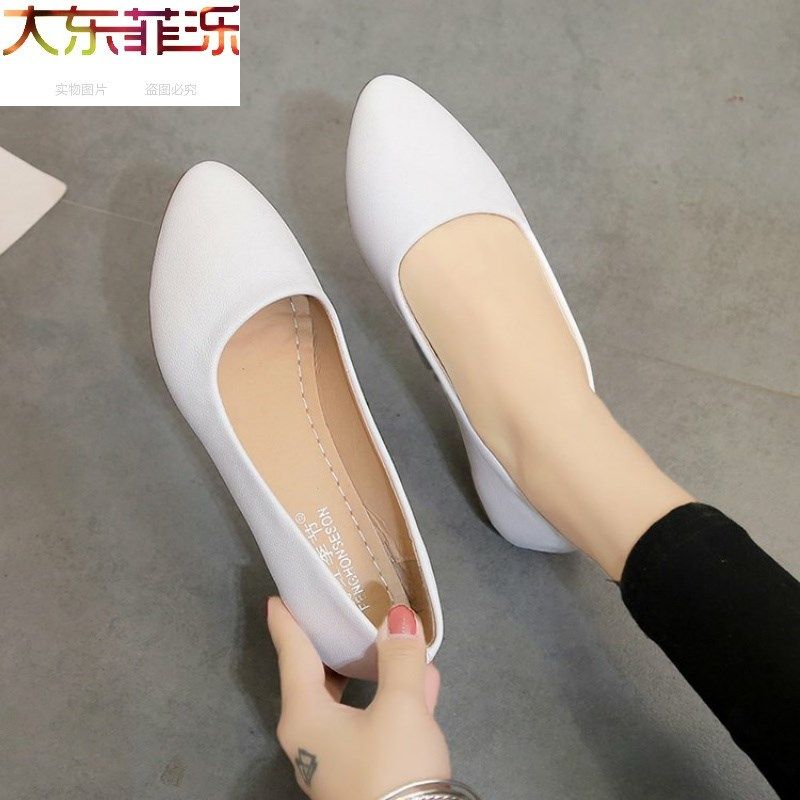 大东女鞋平跟软底单鞋小皮鞋2021年春季新款豆豆鞋女平底妈妈鞋