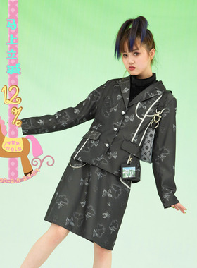 乐饿乐 葱の悩み  蝴蝶泉 珍珠织带提花 印花名片西服裙套装