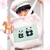 乐饿乐 水晶衍缝方形格手工熊猫吃竹子可调节双肩包