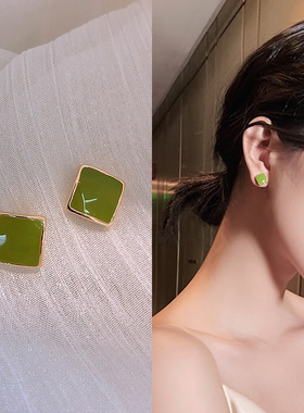绿色方块耳钉简约气质小巧耳环2023年新款潮无耳洞耳夹几何耳饰女