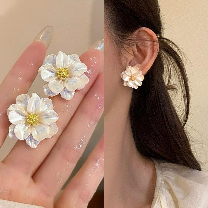 花攒绮簇法式山茶花耳钉