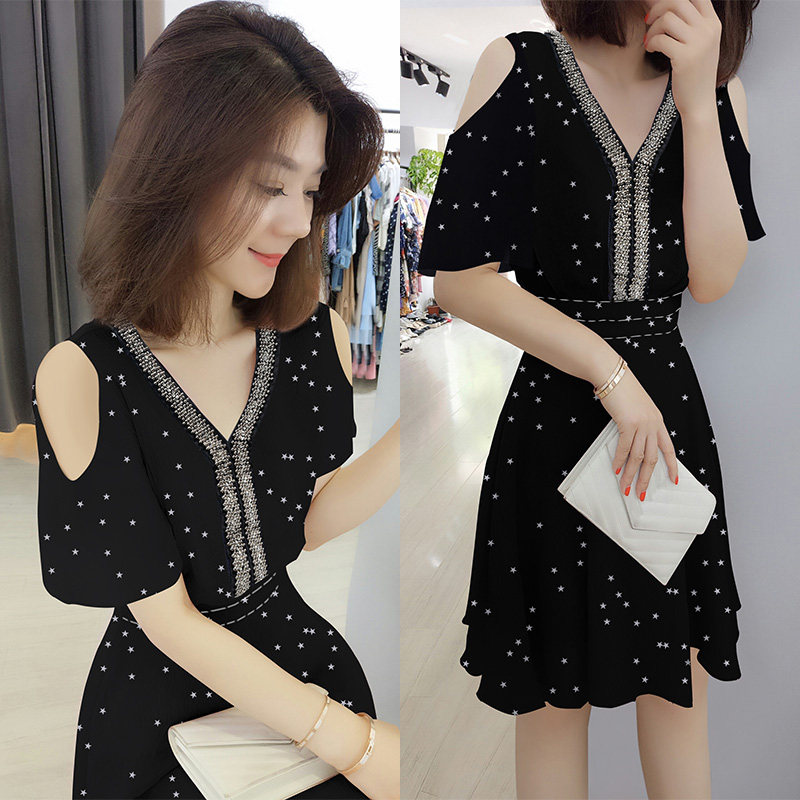 小黑裙连衣裙2020新款夏季欧洲站女装露肩波点气质雪纺短裙赫本风