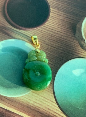 如歌 天然翡翠满绿福扣吊坠18k金扣头