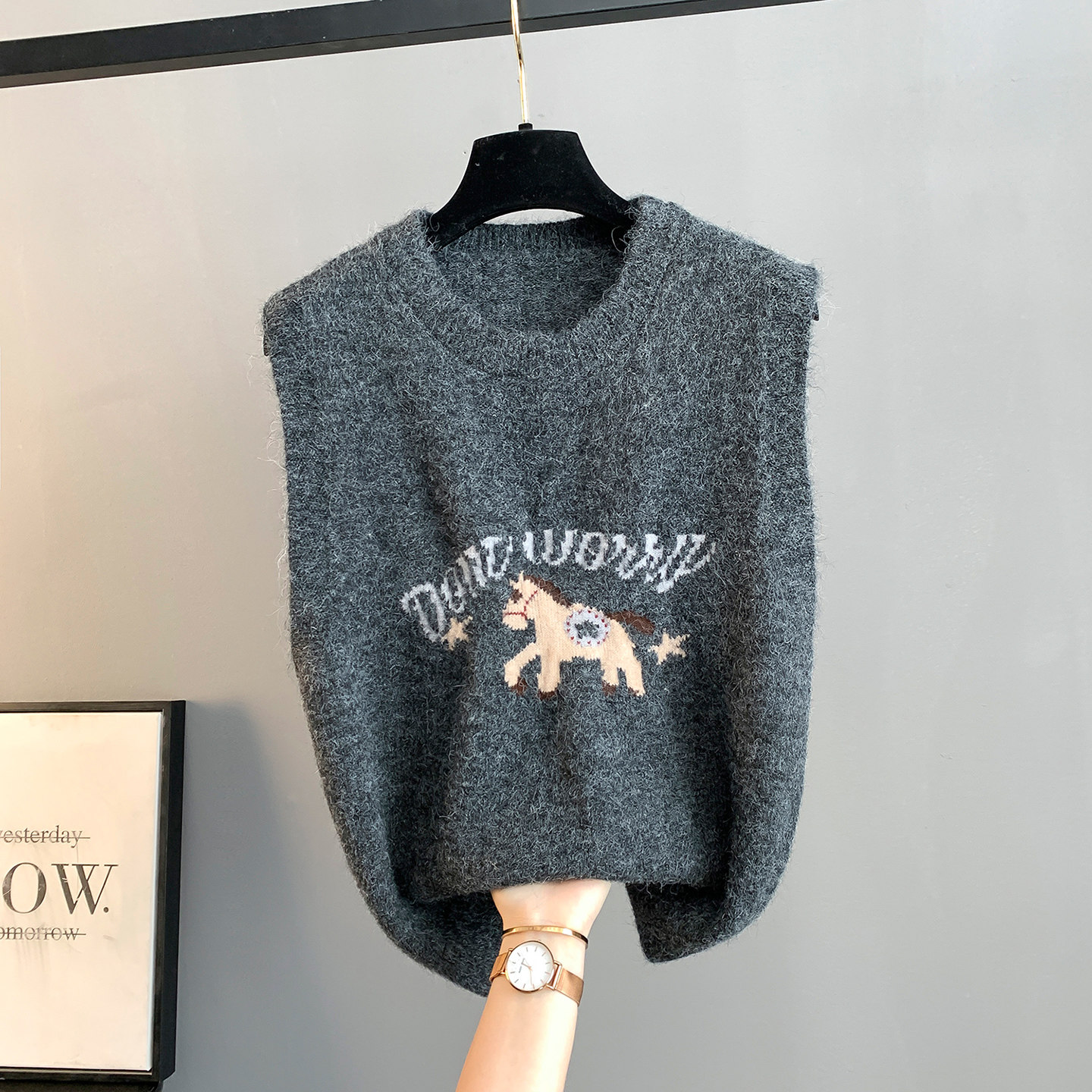 提花卡通小马马甲毛衣女款2026新款宽松外穿时尚针织背心秋冬叠穿,女装/女士精品,马夹,淘宝优惠券,粉丝福利购,淘宝优惠卷