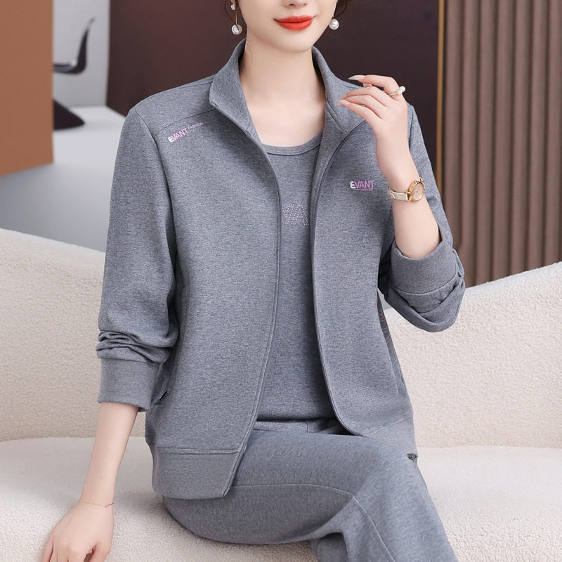 高端中年妈妈外套2026新款春秋女士运动套装宽松休闲跑步服三件套