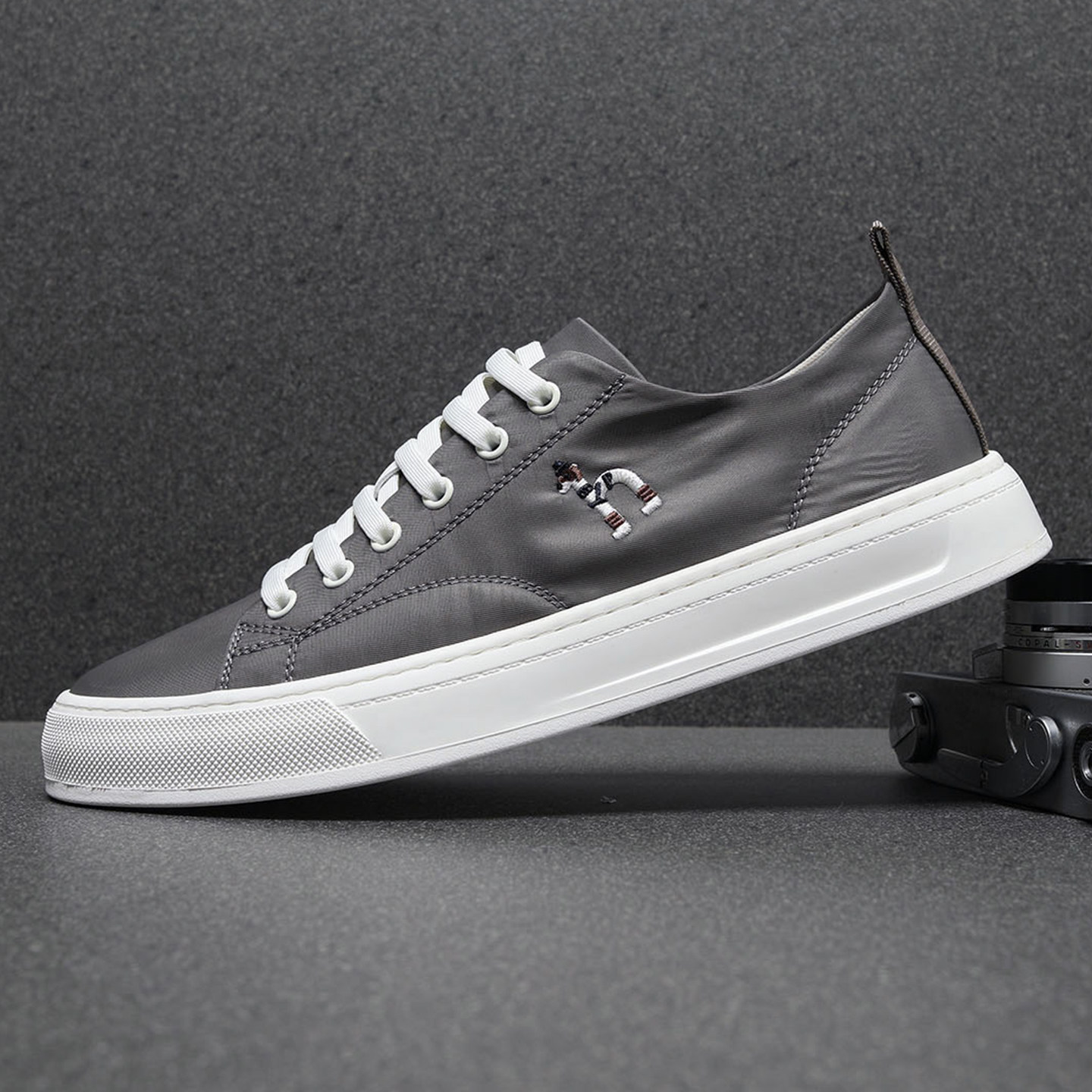 高端布鞋男春夏季2026新款冰丝布板鞋男潮流百搭休闲鞋透气鞋子男