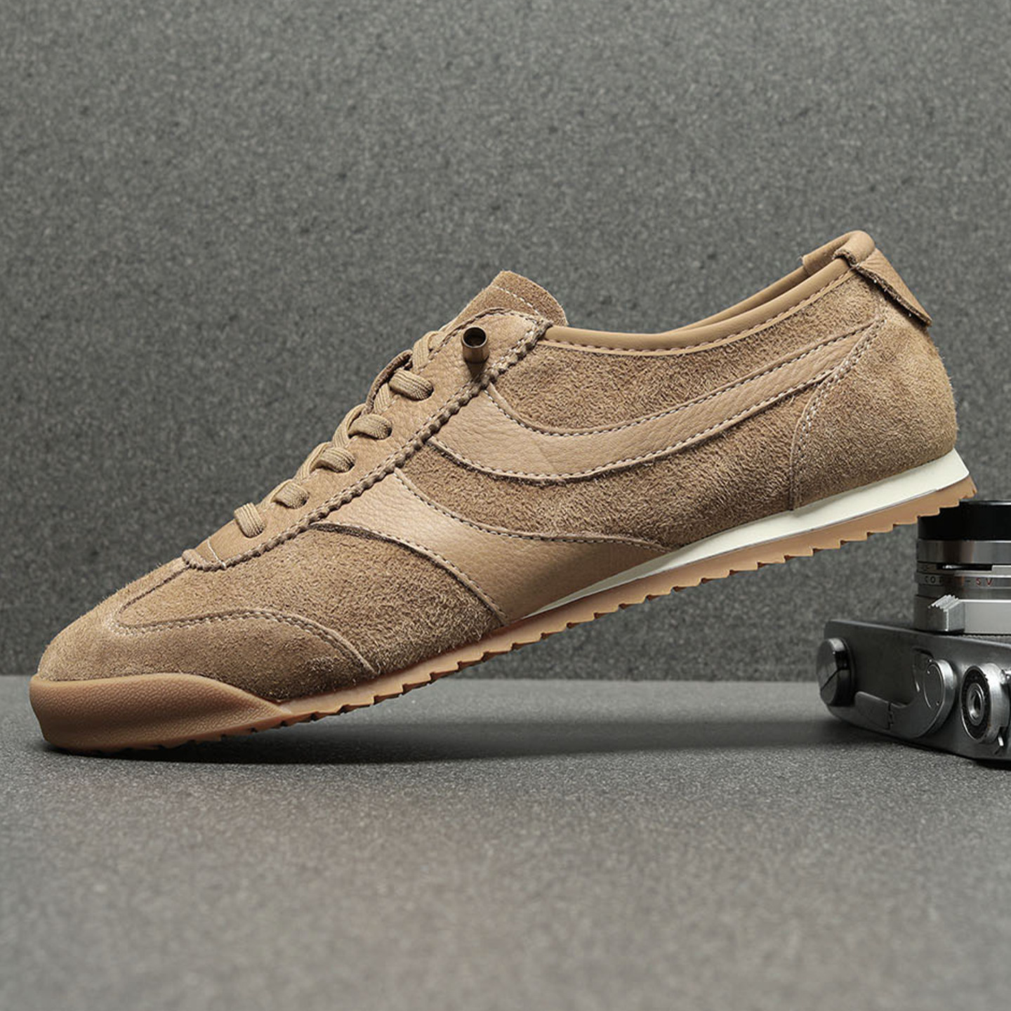 欧洲站男鞋春季2026新款反绒皮德训鞋男潮流百搭休闲鞋薄底阿甘鞋