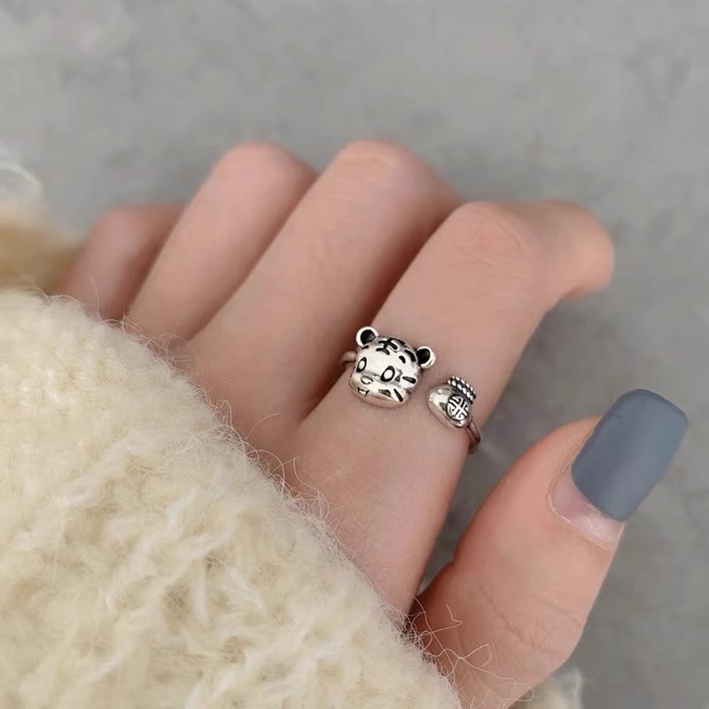925银戒指本命年小老虎女高级时尚可爱ins潮新款个性小众虎口夺彩