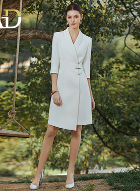 ad主持人正式场合白色西装连衣裙高级感中式国风盘扣接待礼仪礼服