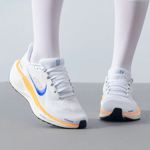 耐克女子舒适耐磨跑步鞋