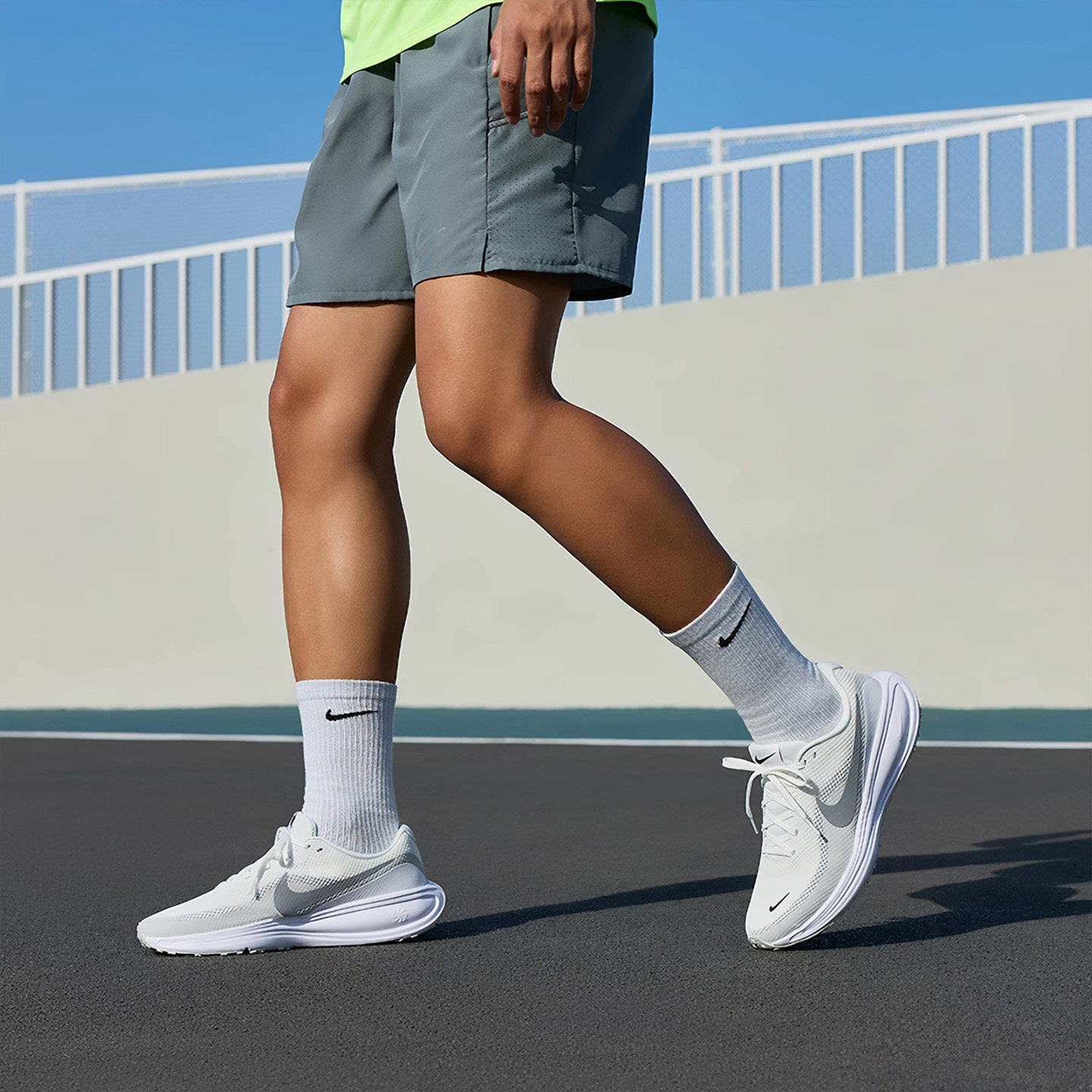 Nike耐克REVOLUTION 8男款舒适百搭透气低帮休闲跑步鞋HJ9198-122