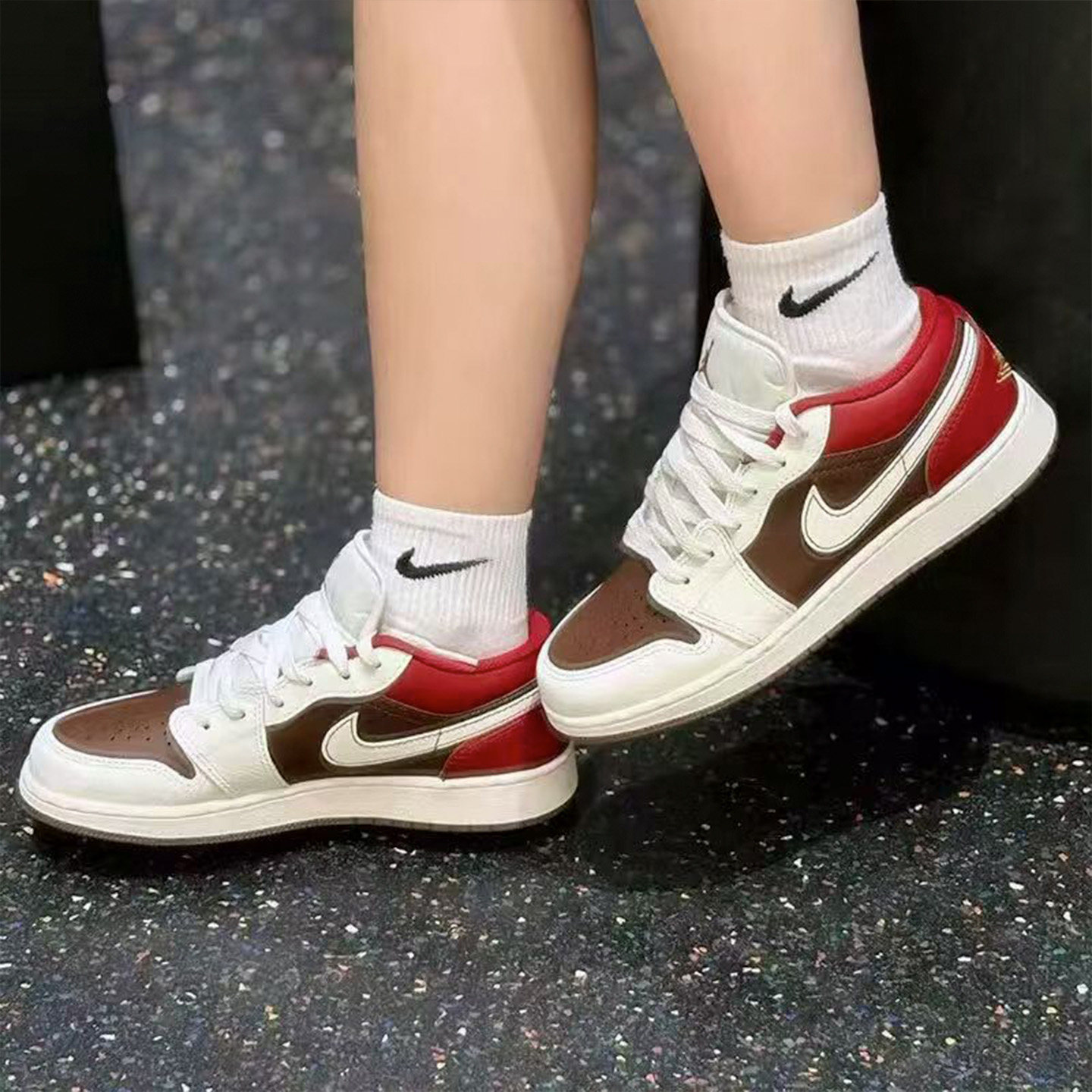 Nike耐克Air Jordan 1女大童GS款舒适百搭低帮休闲板鞋IR7600-211