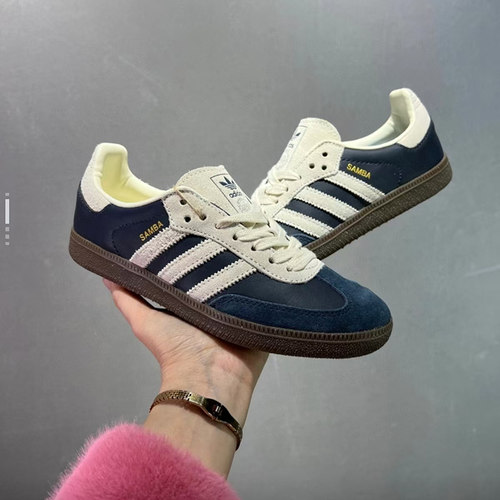 阿迪男女舒适耐磨休闲板鞋