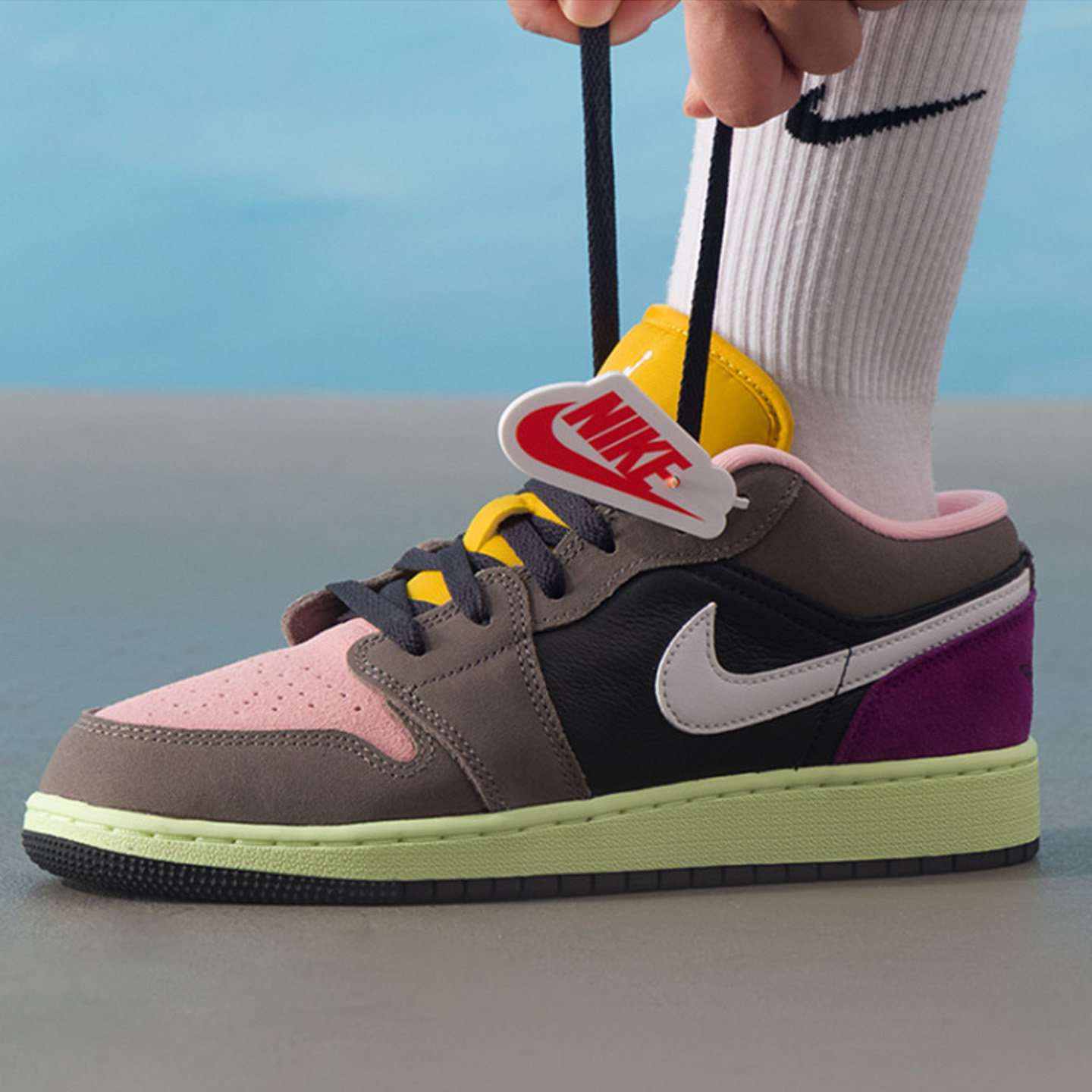 Nike/耐克Air Jordan 1 GS款舒适耐磨低帮休闲篮球鞋 HQ2021-005