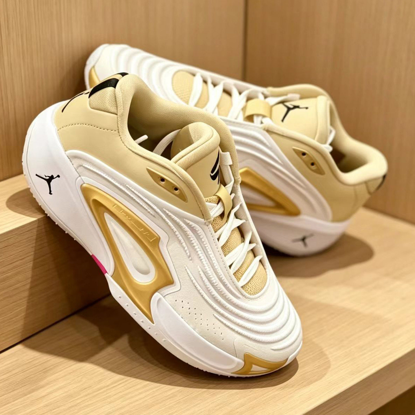 Nike/耐克Air Jordan Luka 3男子舒适耐磨透气篮球鞋FZ2467-100