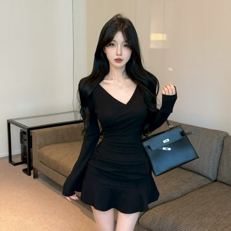 夜场秋季新款上市9528子辣妹性感低胸长袖连衣裙女装度假显瘦边