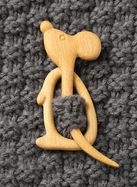跨境新款Brooch pin with woodenanimal pattern木制动物胸针礼物