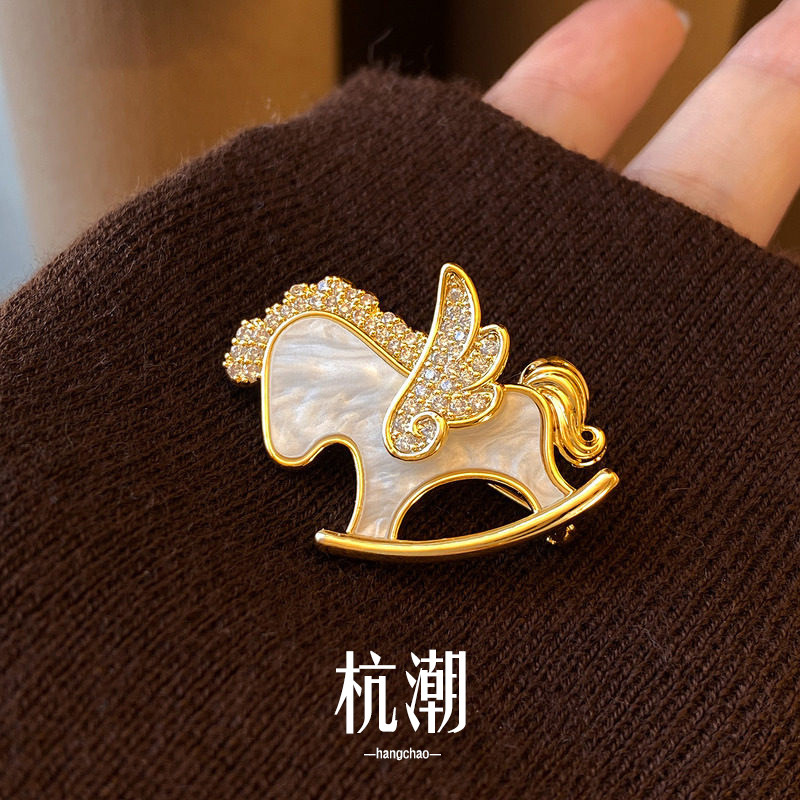 本命年金色贝壳小马胸针女轻奢小众设计高级感时尚百搭别针胸饰潮,饰品/流行首饰/时尚饰品新,胸针,淘宝优惠券,粉丝福利购,淘宝优惠卷