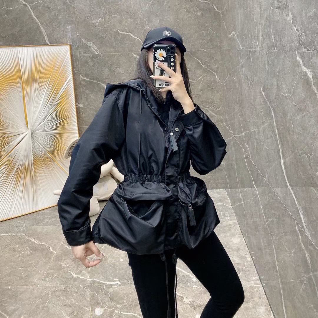 早春新短款女士连帽夹克风衣松紧收腰口袋显瘦防雨气质时尚外套潮