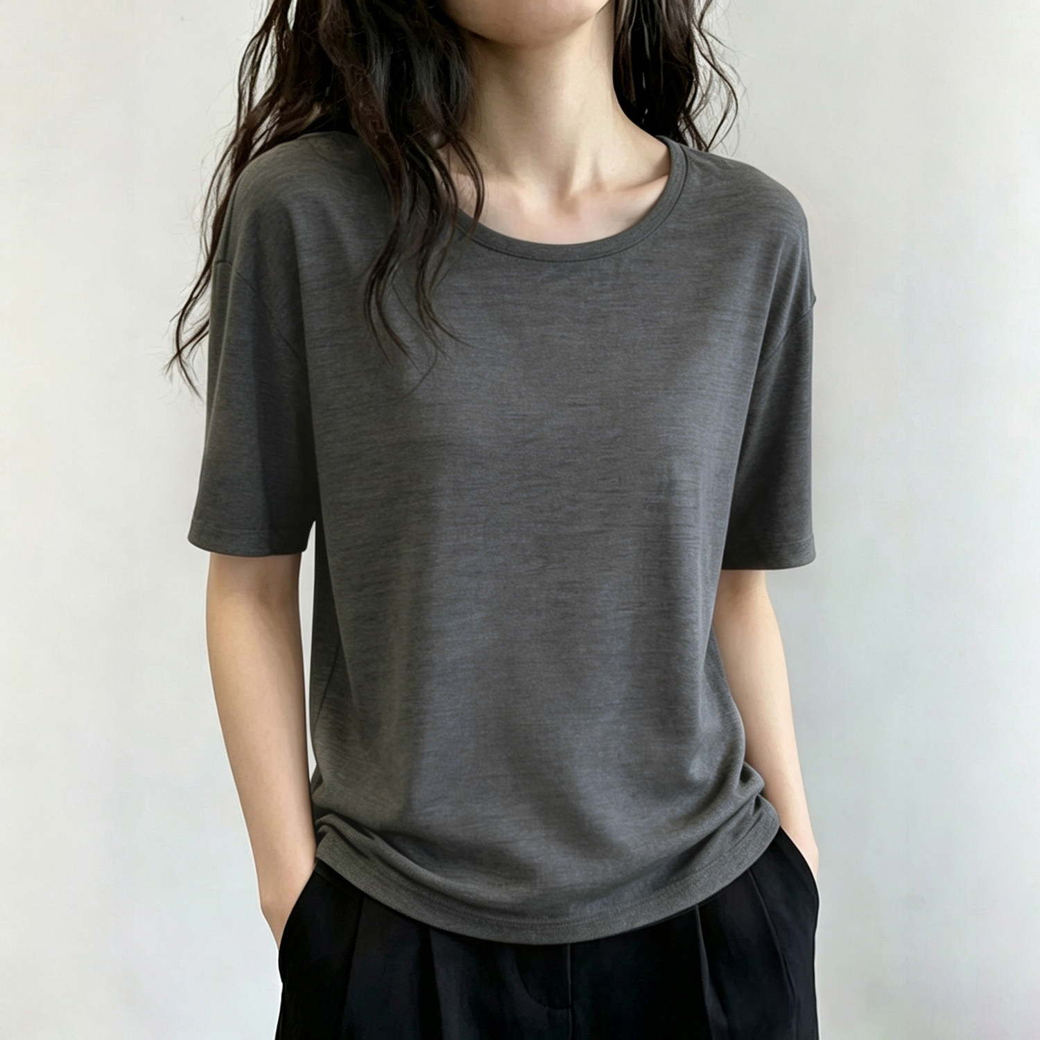 灰色莫代尔圆领宽松短袖t恤女