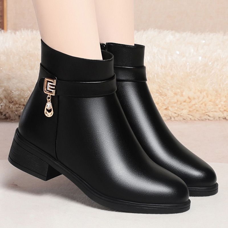 简约高级妈妈鞋棉鞋2025新款秋冬短靴子中老年女鞋皮鞋马丁靴