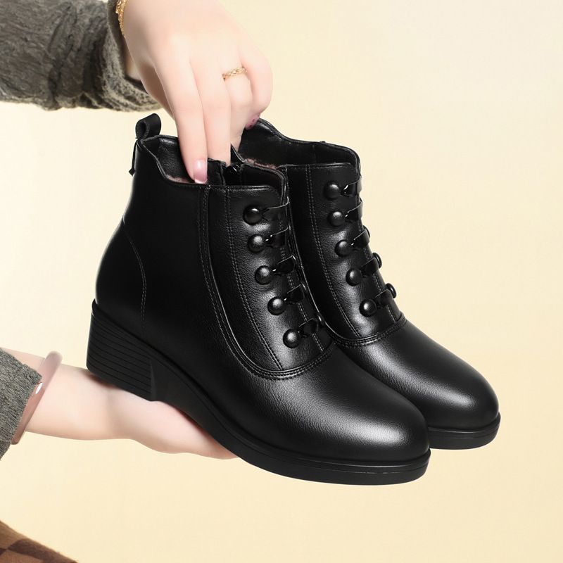 简约高级马丁靴女坡跟靴子秋冬新款大码短靴中跟保暖妈妈棉鞋