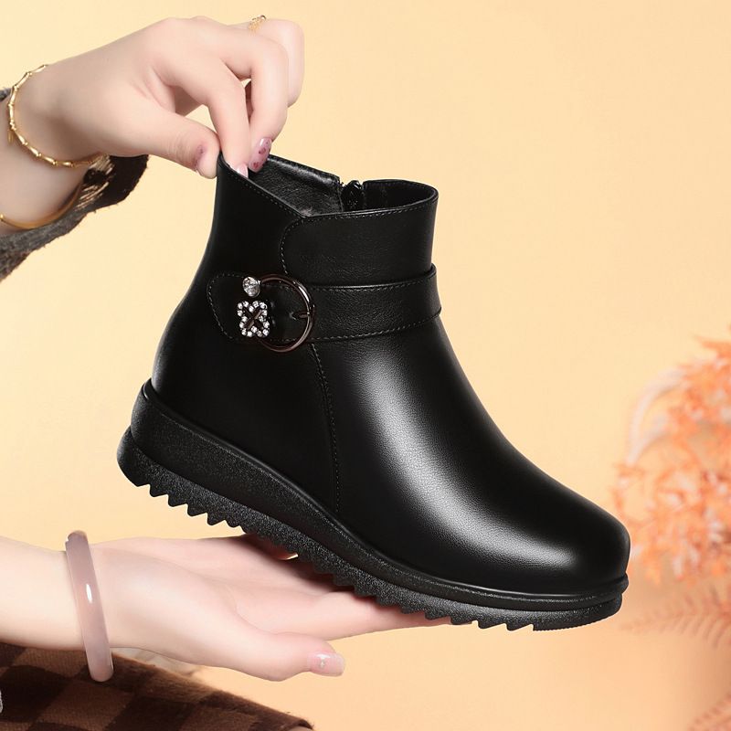 简约高级妈妈棉鞋女秋冬中年百搭软底短靴皮鞋靴子中老年女鞋