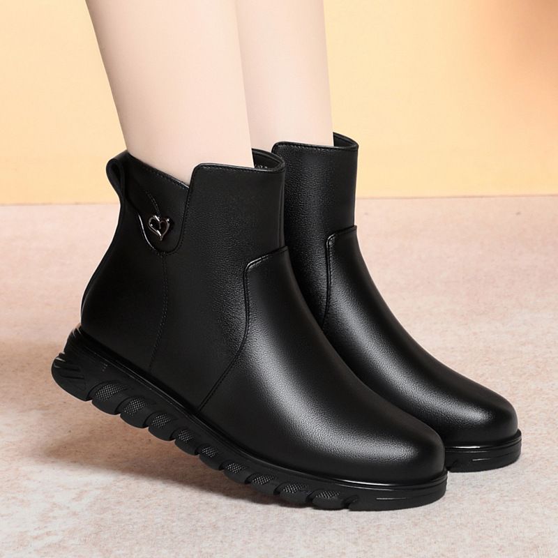 软底妈妈鞋子保暖棉鞋女秋冬靴子老人短靴防滑中老年女鞋皮鞋