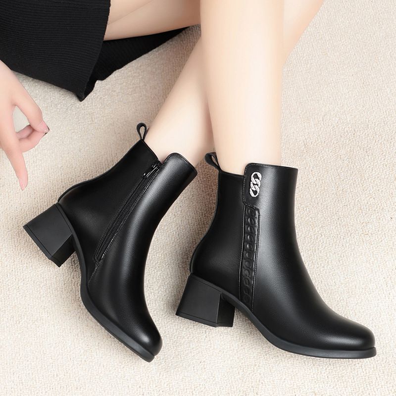 中年妈妈鞋子2025新款秋冬季靴子女软皮粗跟短靴百搭女士皮鞋