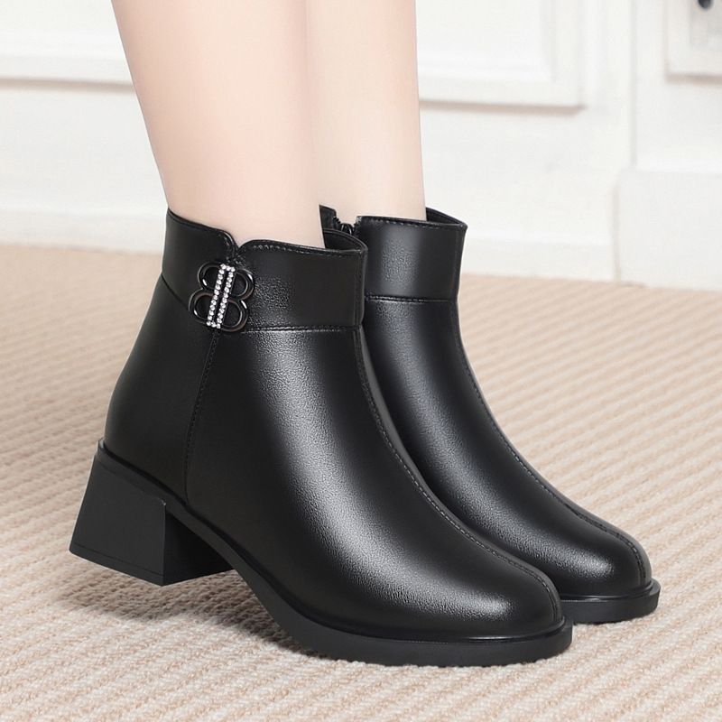 新款舒适靴子女冬季短靴棉鞋秋冬保暖舒适防滑中老年妈妈皮靴