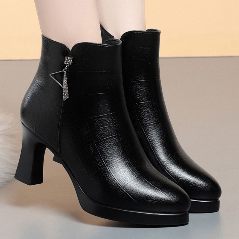 高跟短靴女2025新款时装靴子尖头秋冬季皮鞋中年妈妈短筒女靴