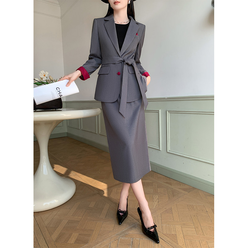 灰色个性西装套装女设计独特高级感轻奢风正式场合职业西服套装裙