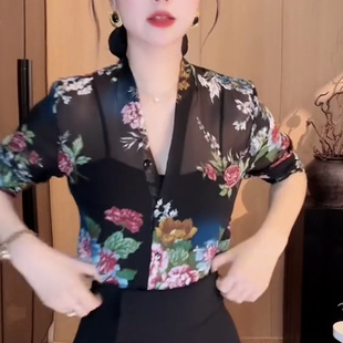 宽松显瘦气质高级感防晒衬衫 微透衬衣女 女长袖 黑色印花V领雪纺衫