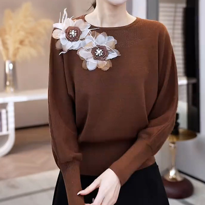 立体花朵装饰咖色圆领长袖针织衫