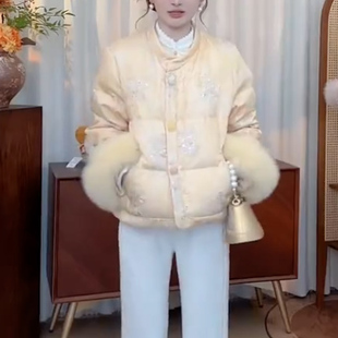 新款狐狸毛白鸭绒刺绣立领羽绒服宽松轻薄保暖外套纯色羽绒棉服女