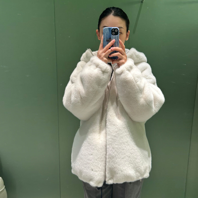 慵懒风连帽毛绒短外套女双拉链保暖白色宽松夹克