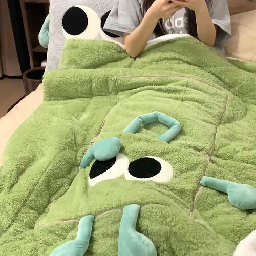 大眼仔抱枕毯子二合一珊q瑚绒午睡枕头可折叠加绒加厚盖毯沙发靠
