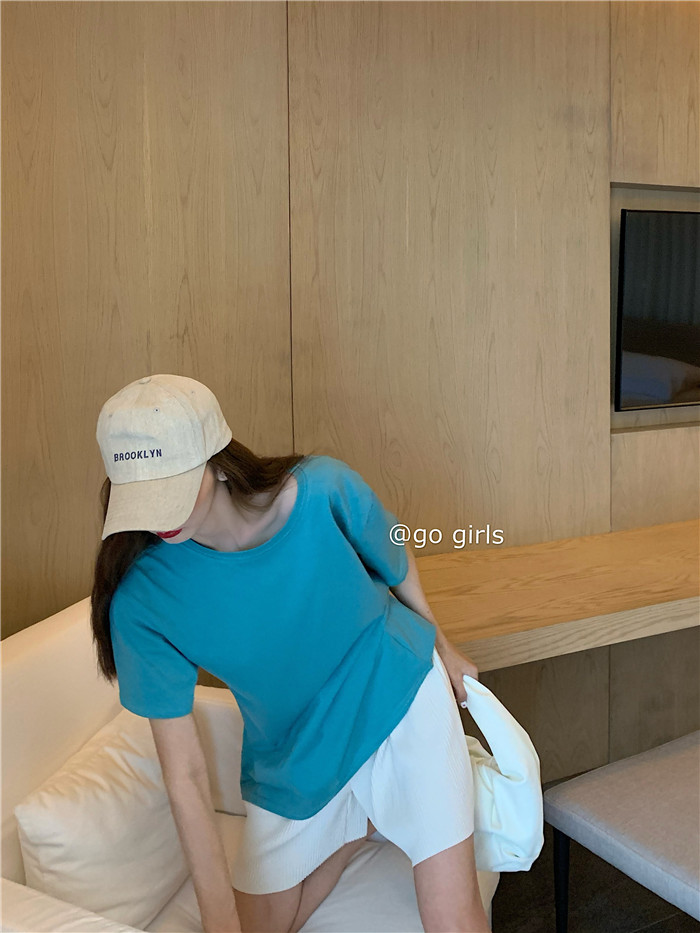 Real price water blue short sleeve T-shirt + Beige Pleated Shorts skirt