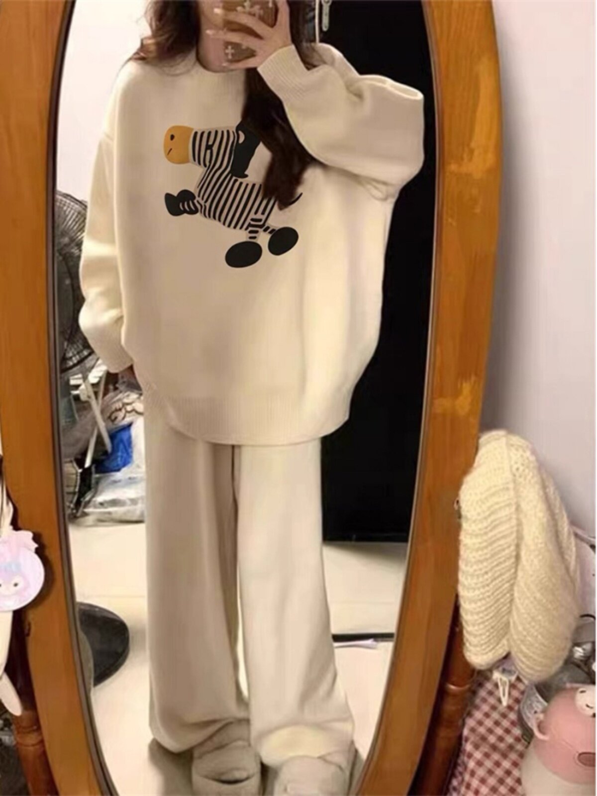 13라인 하이엔드 핫 아이템 젠틀하고 나른하고 부드럽고 왁시한 여성용 화이트 라운드 넥 스웨터 루즈한 니트 스웨터 탑