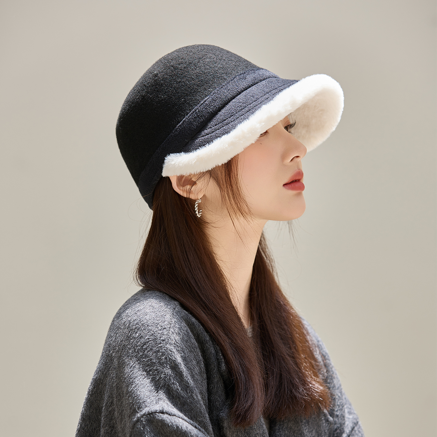 羊毛呢鸭舌帽子女士秋冬季2025新款加绒渔夫帽时尚优雅防晒八角帽