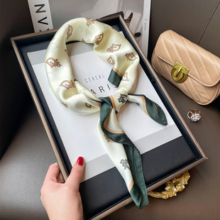 70方巾女D字母大牌高级感丝巾正方形小披肩多功能百搭衬衫ins领巾