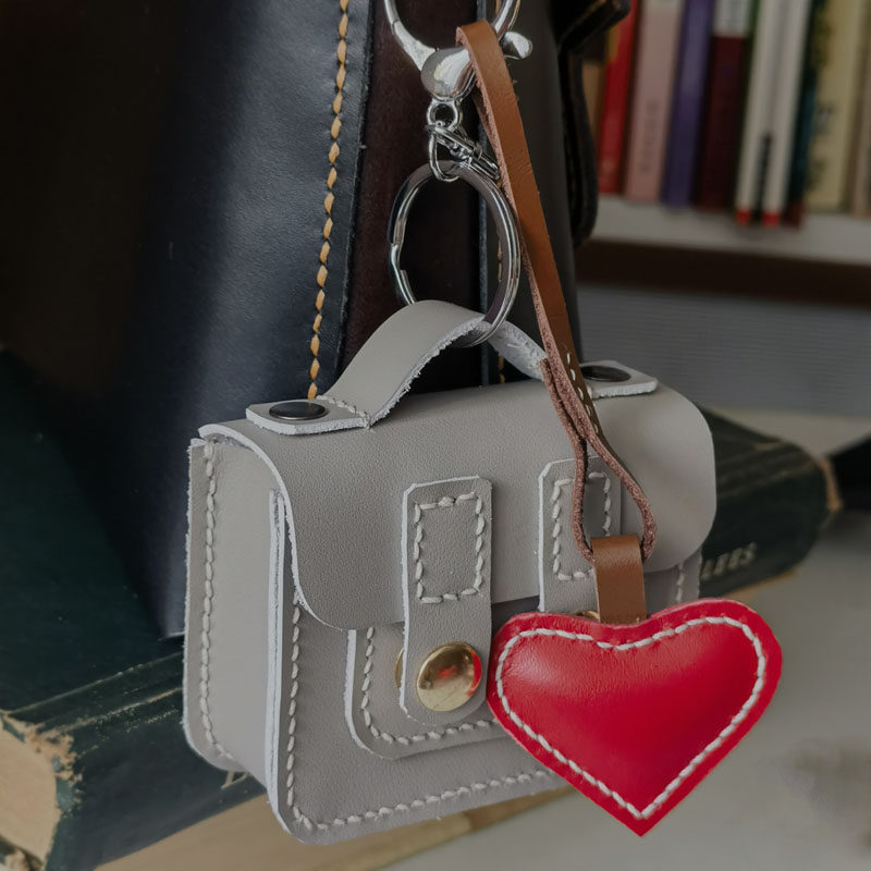 手工迷你牛皮钥匙包包原创复古真皮耳机包挂件红心挂饰个性文艺