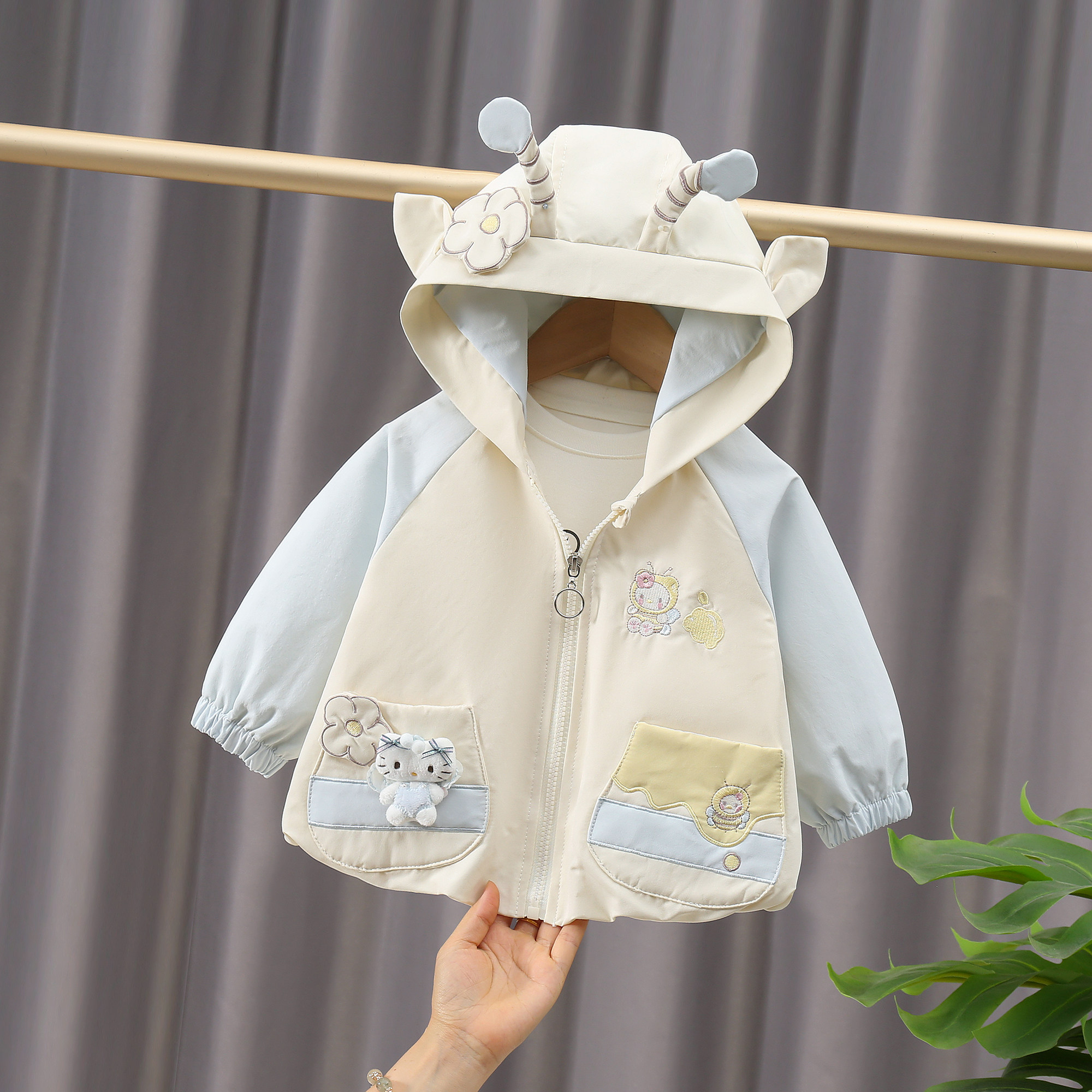 女童秋装KT猫连帽拼色外套